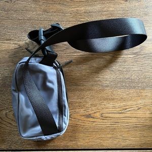 Lululemon everywhere belt bag - Dusky Lavender/Black Granite